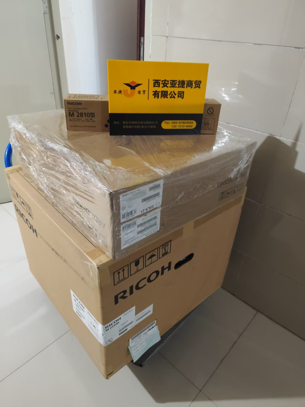 M2310在门口.jpg